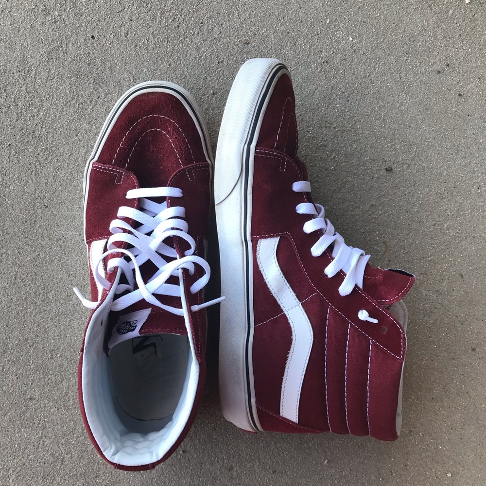 Men’s high top maroon vans